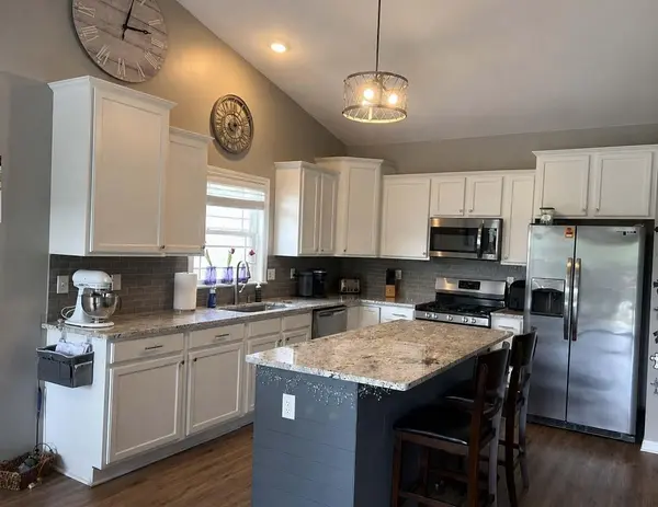 1721 W River ST, Dixon, IL 61021