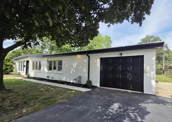 7906 W 98th ST, Hickory Hills, IL 60457