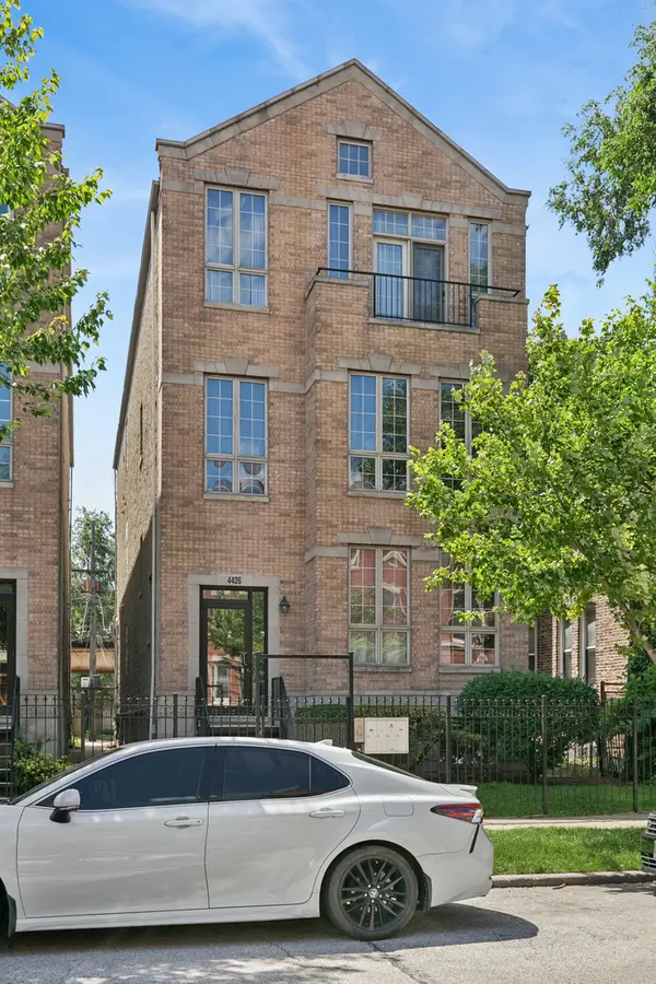 4426 S Calumet AVE, Chicago, IL 60653