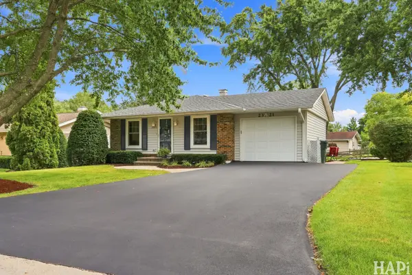 2321 Carriage LN, Lindenhurst, IL 60046