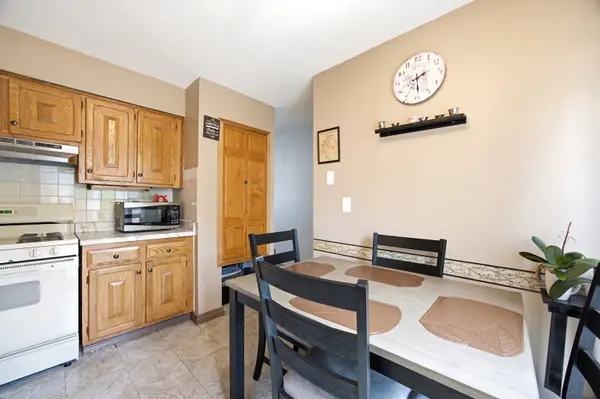 1074 Bristol CT, Streamwood, IL 60107