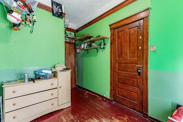 1627 N Kedzie AVE, Chicago, IL 60647