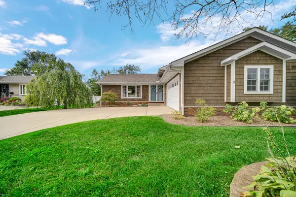 9424 Chestnut LN, Munster, IN 46321