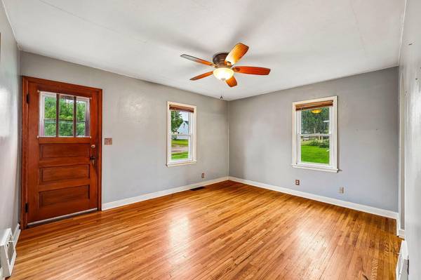 814 8th AVE SW, Faribault, MN 55021
