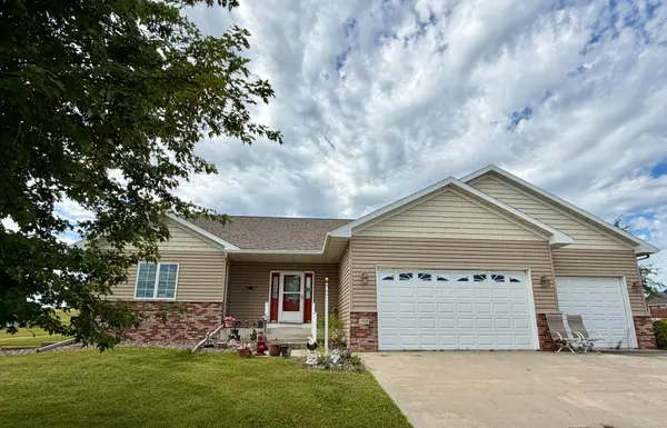 1908 Country View DR, Saint Charles, MN 55972