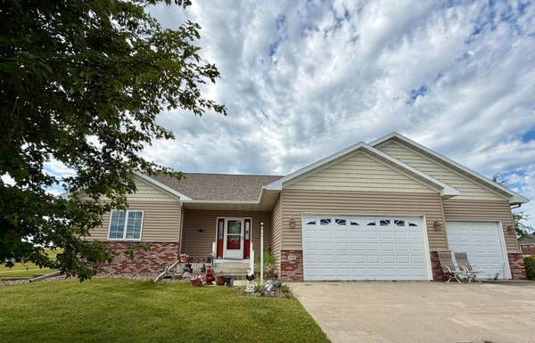 1908 Country View DR, Saint Charles, MN 55972