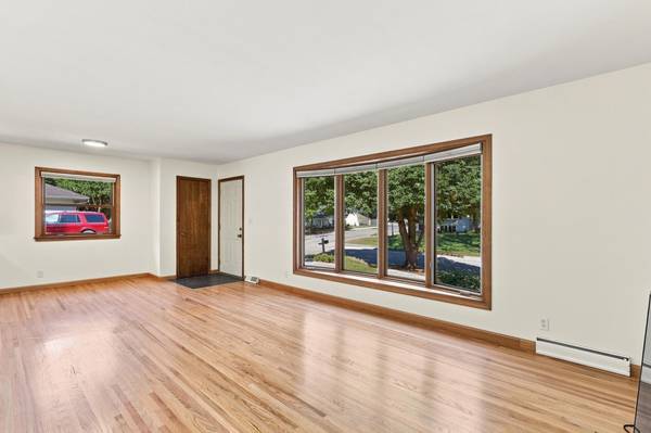 16403 Seymour DR, Minnetonka, MN 55345