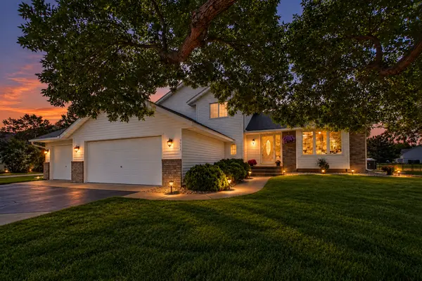 9024 Regent Pkwy, Brooklyn Park, MN 55443