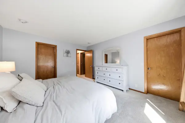 7003 Park View LN, Eden Prairie, MN 55346