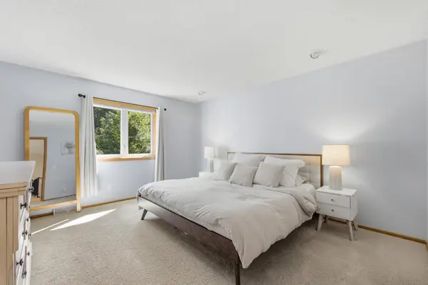 7003 Park View LN, Eden Prairie, MN 55346