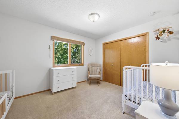 7003 Park View LN, Eden Prairie, MN 55346