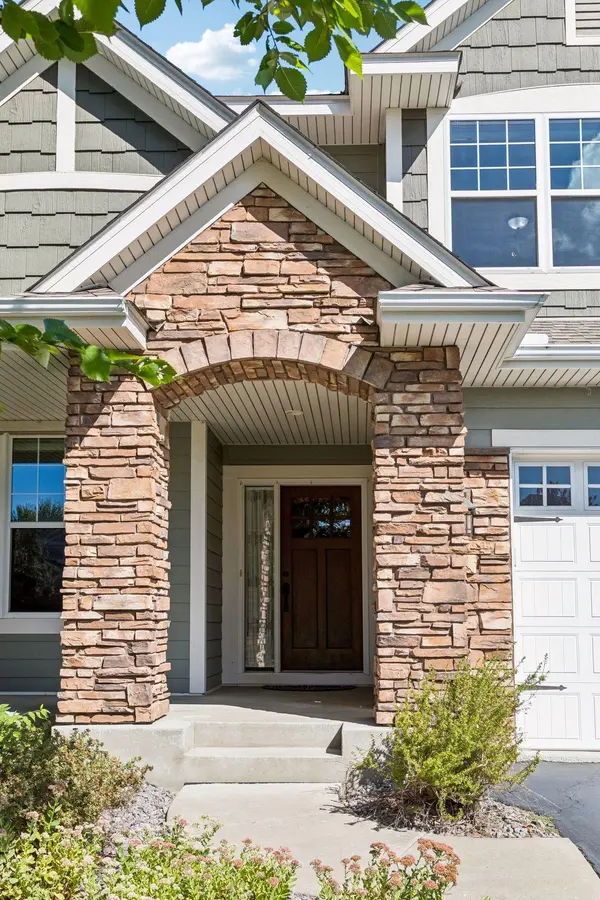 3604 Sawgrass TRL S, Eagan, MN 55123
