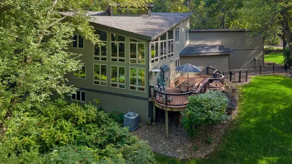 16 Timberglade RD, Bloomington, MN 55437