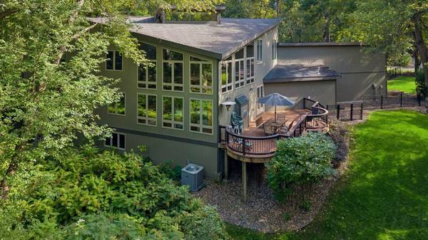 16 Timberglade RD, Bloomington, MN 55437