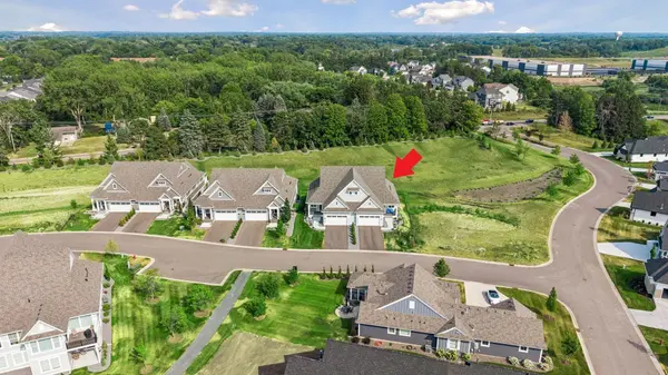 89 Spring Farm RD, North Oaks, MN 55127