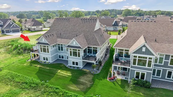 89 Spring Farm RD, North Oaks, MN 55127