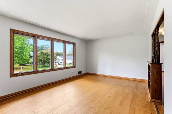 4616 Hillsboro AVE N, New Hope, MN 55428