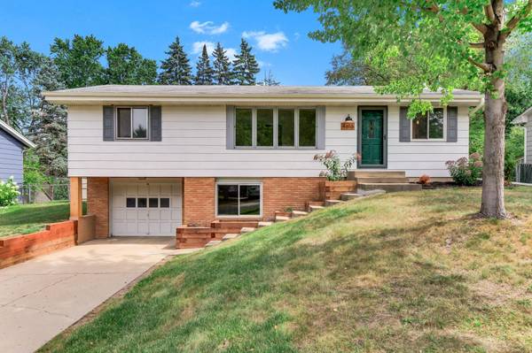 4616 Hillsboro AVE N, New Hope, MN 55428