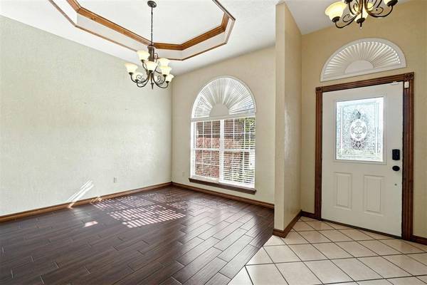 1607 SW Edward CIR, Lawton, OK 73505