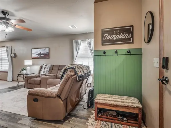 958 Cotswold CT, Blanchard, OK 73010