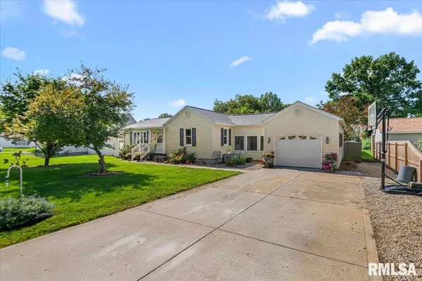 905 W NORTH ST, Auburn, IL 62615