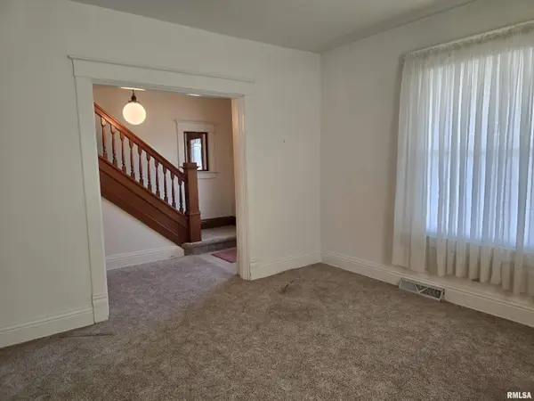452 E CHESTNUT ST, Canton, IL 61520