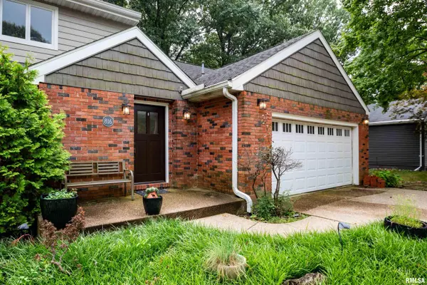 816 W DEERBROOK DR, Peoria, IL 61615
