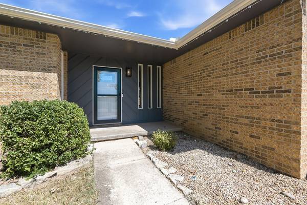120 E Shady Brook Ln, Derby, KS 67037