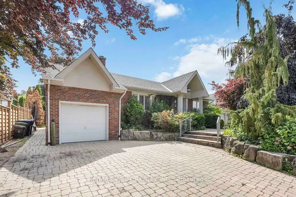 11 Duval DR, Toronto W04, ON M6L 2J9