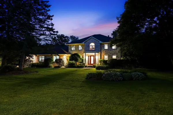48 Woodend DR, Hamilton, ON L0R 1H2