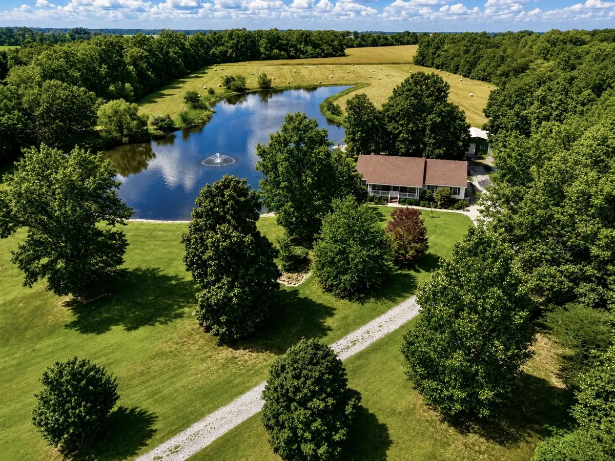 7507 Krutsinger RD, Kinmundy, IL 62854
