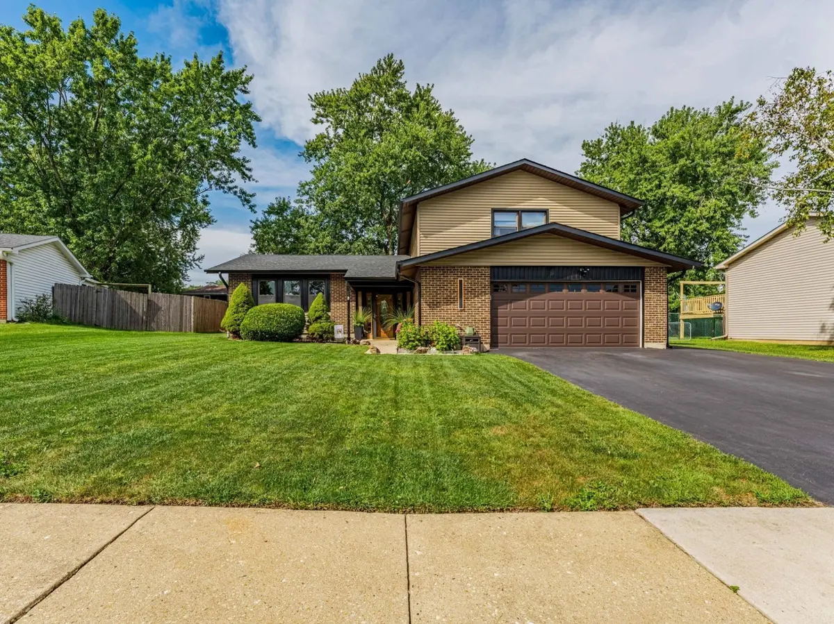 349 Knight CT, Bolingbrook, IL 60440