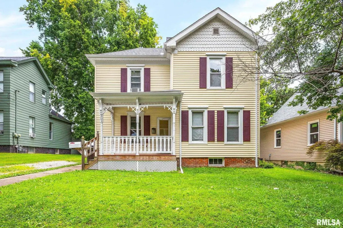 203 S ELM ST, Washington, IL 61571