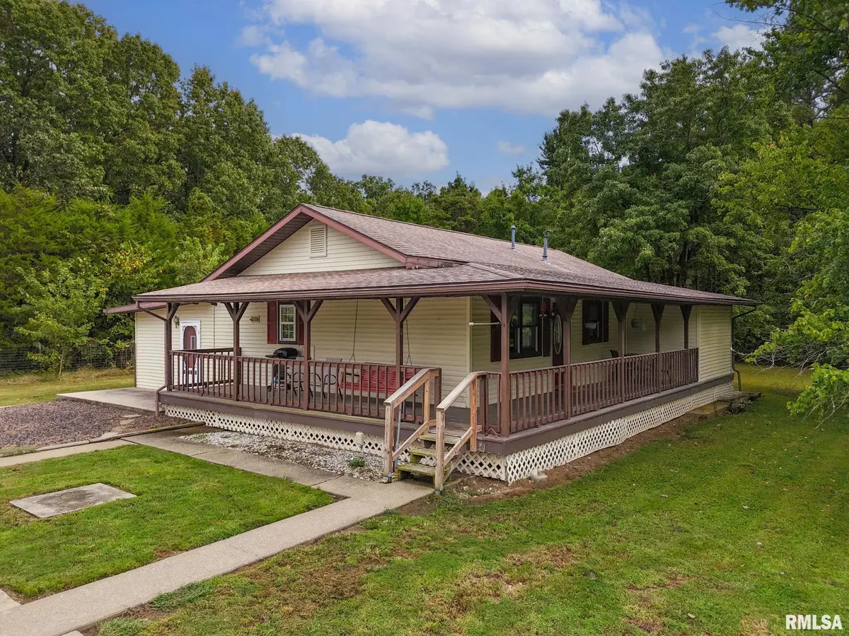 10872 Simpkins LN, Marion, IL 62959