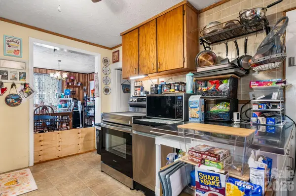 2504 Brentwood CIR, Lenoir, NC 28645