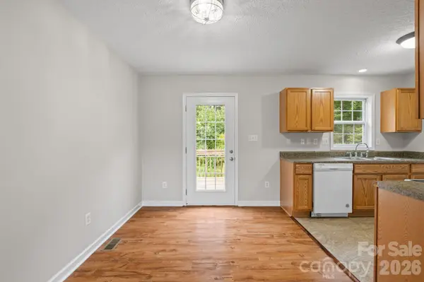 53 W Newberry DR, Fletcher, NC 28732