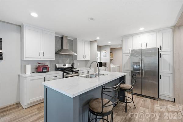 3194 Medicine Bow None, Claremont, NC 28610