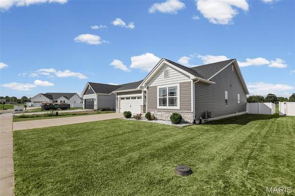 789 Topaz CT, Mascoutah, IL 62258