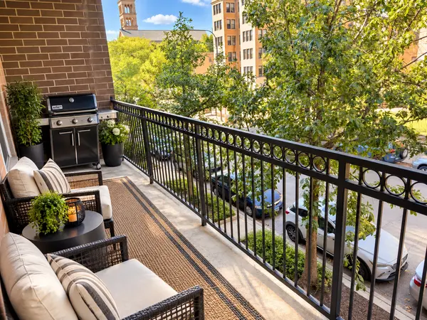 4311 N SHERIDAN RD #205, Chicago, IL 60613