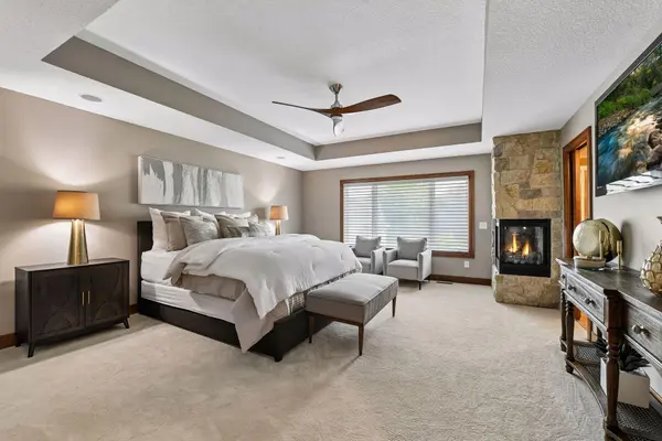 10053 Trails End RD, Chanhassen, MN 55317