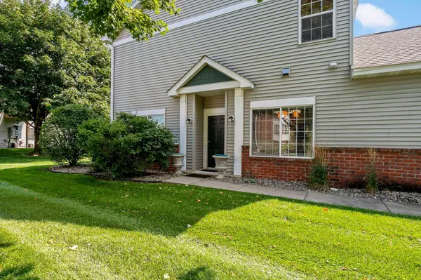 8012 Stratford CIR S, Shakopee, MN 55379