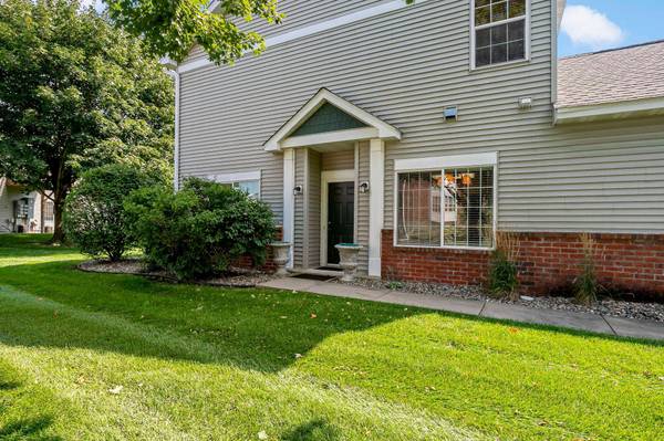 8012 Stratford CIR S, Shakopee, MN 55379