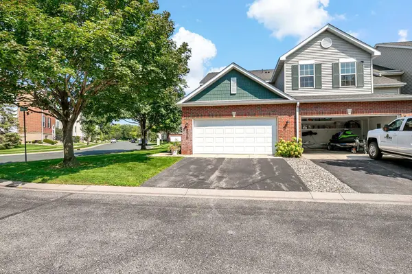 8012 Stratford CIR S, Shakopee, MN 55379