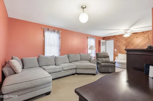 111 Prospect ST, Waymart, PA 18472
