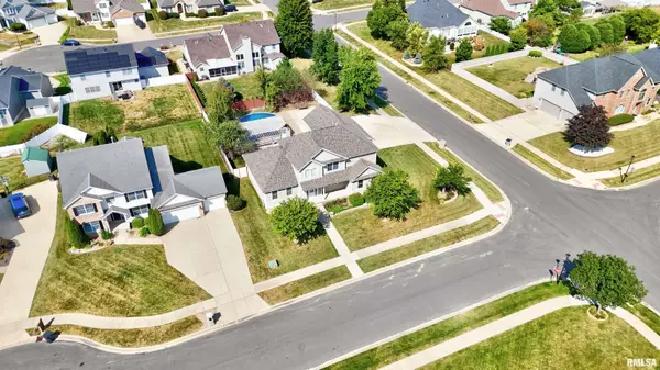 1004 Melinda CT, Forsyth, IL 62535