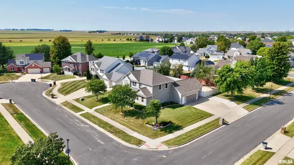 1004 Melinda CT, Forsyth, IL 62535