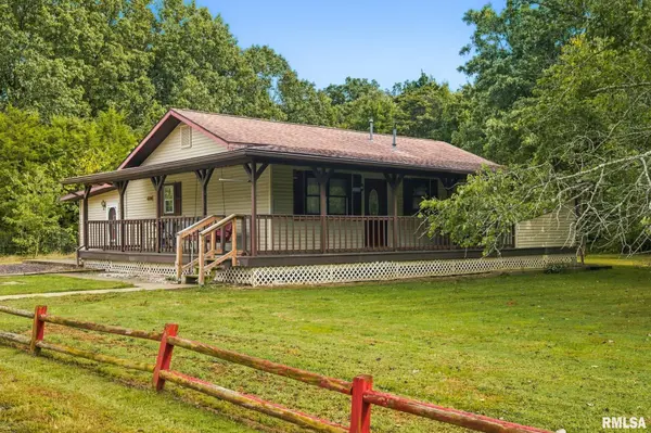 10872 Simpkins LN, Marion, IL 62959