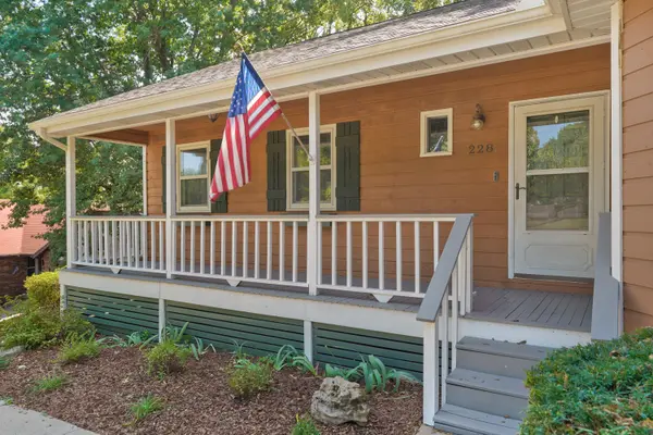 228 E Osage DR, Springfield, MO 65810