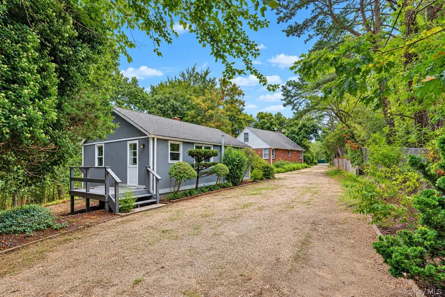 45 Peconic RD, Hampton Bays, NY 11946
