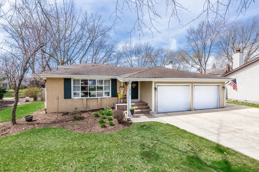 1317 Carol LN, Naperville, IL 60565